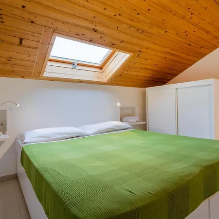 Sud Est Apartment